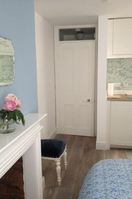 Charming English Style Studio Flat 伦敦 外观 照片